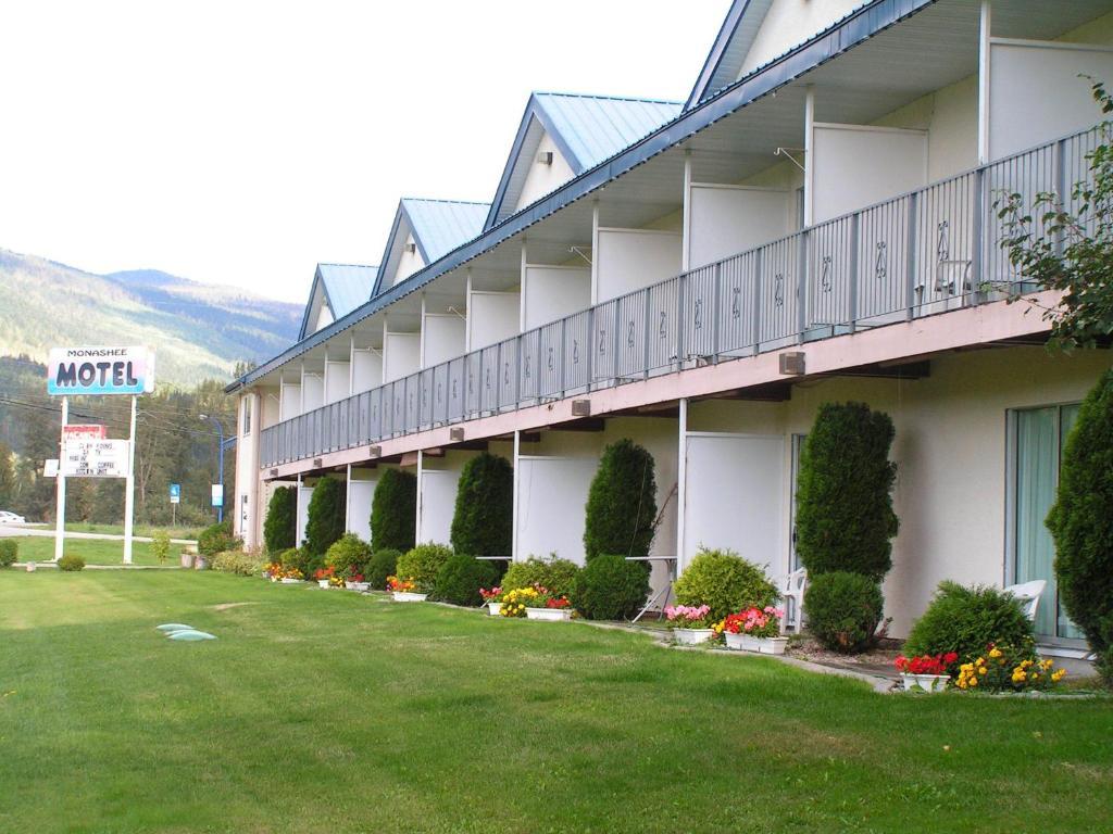 Monashee Motel Sicamous Exterior photo