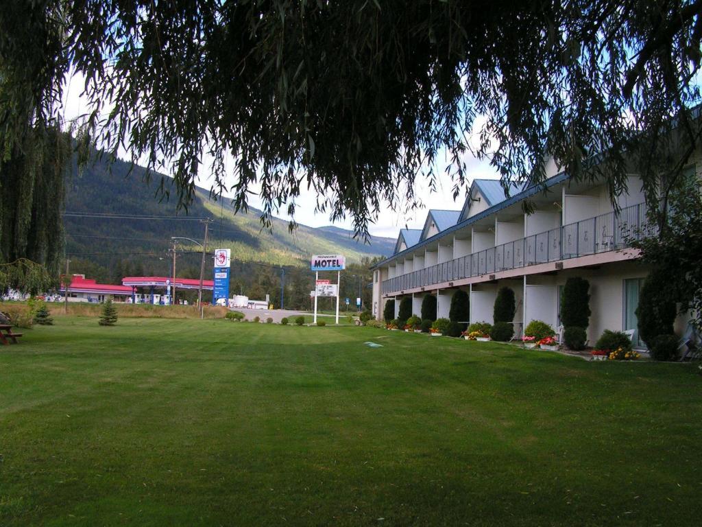 Monashee Motel Sicamous Exterior photo