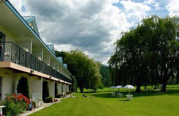 Monashee Motel Sicamous Exterior photo