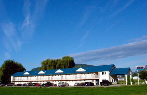 Monashee Motel Sicamous Exterior photo