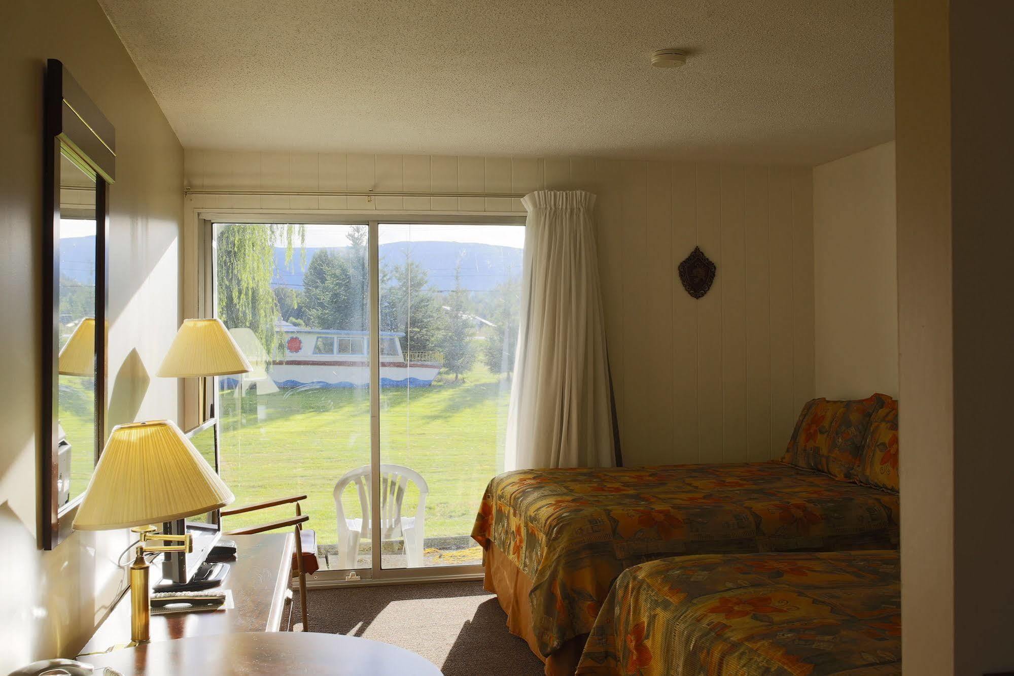 Monashee Motel Sicamous Exterior photo