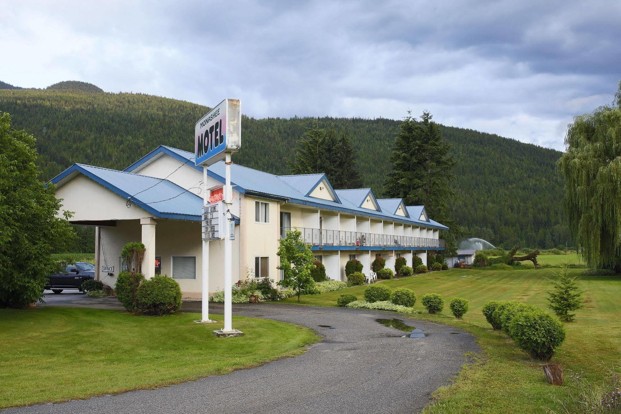 Monashee Motel Sicamous Exterior photo